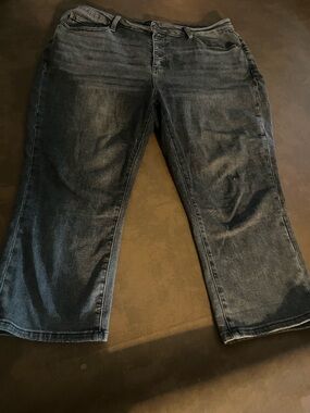 Judy Blue Women's Faded Black Boot Cut cropped Jeans